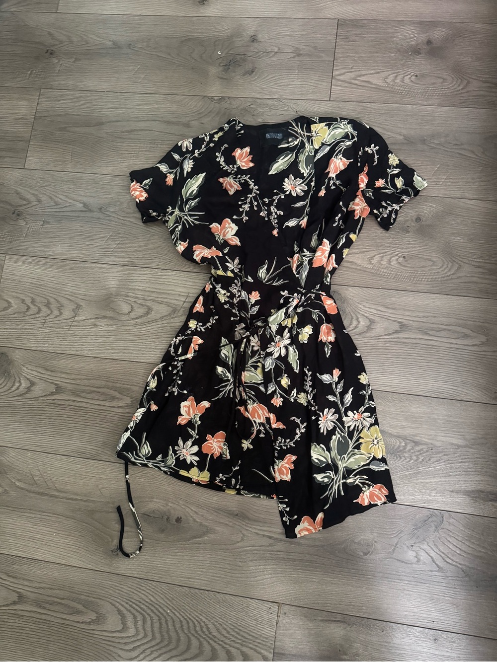 Reformation Black Floral Wrap Dress with Peach & Cream Blooms Size 4 Women’s